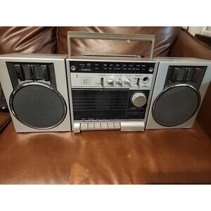 Toshiba Boombox AM/FM RT-SX1 Silver Original Movie Say Anything John Cusack